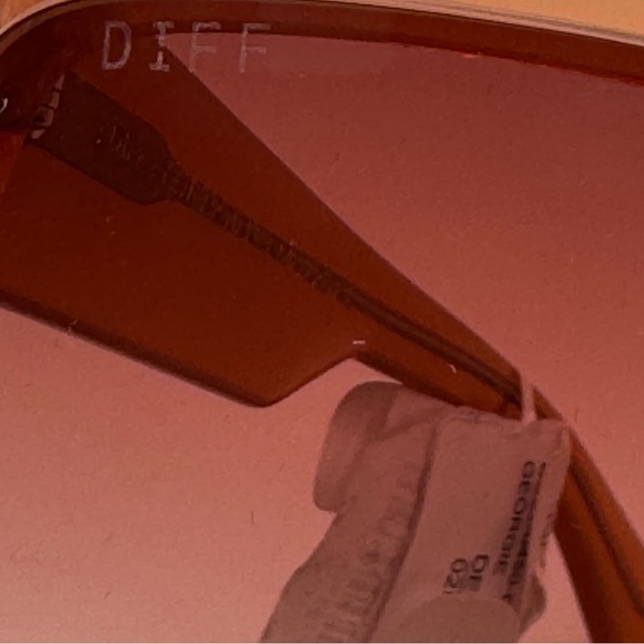 DIFF Sunglasses / Georgie Guava Frames with Pink Gradient Lenses main image 10